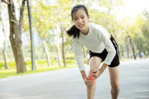 Teenager with knee pain